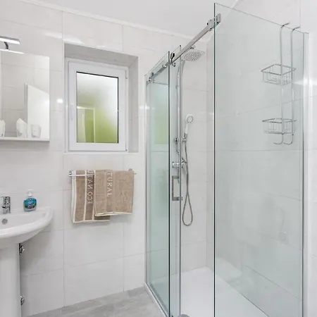 Mirjana - Two Bedroom With Balcony And Sea View Sunce Apartmán